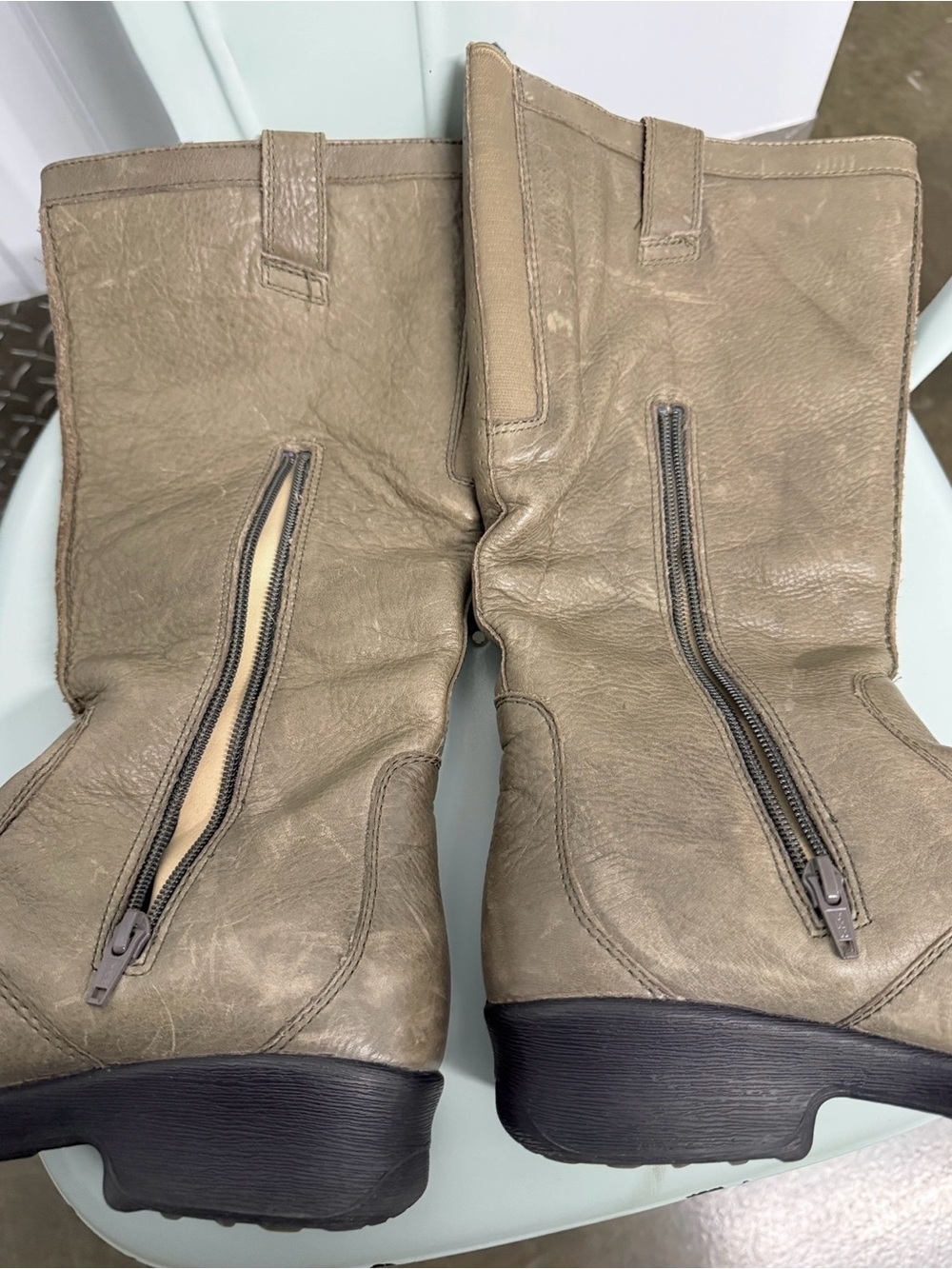 KEEN Tyretread leather boots, size 8 in greige - Picture 8 of 8